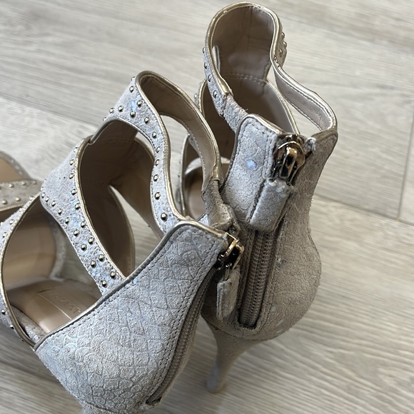 BCBGMaxAzria Beige Gold Studded Zip Up Stiletto—4.5”Heels —Size 8B— - Picture 9 of 12